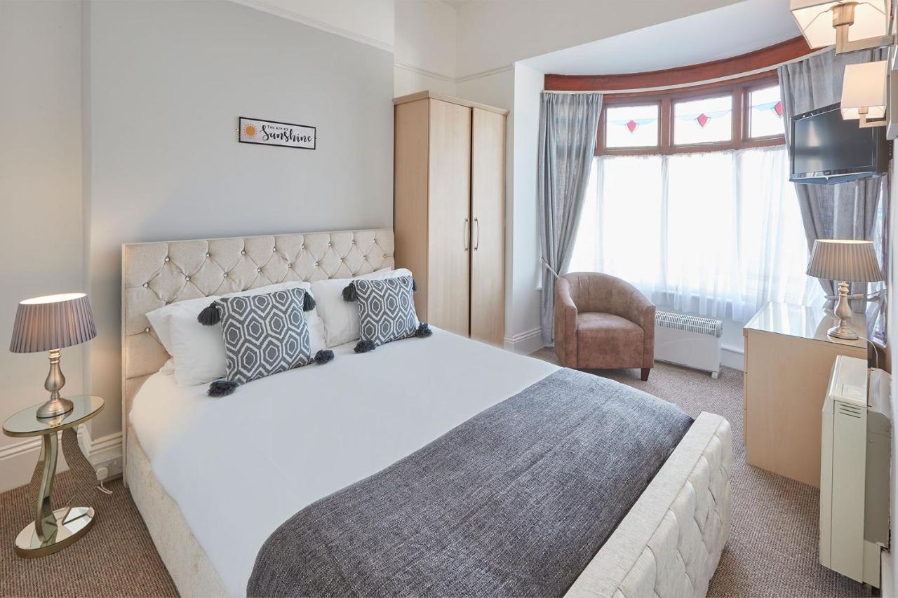 Apartment 3, Khyber Lodge Apartments 惠特比 外观 照片